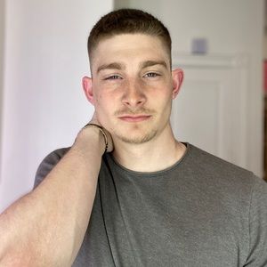 Meet your Posher, Levi